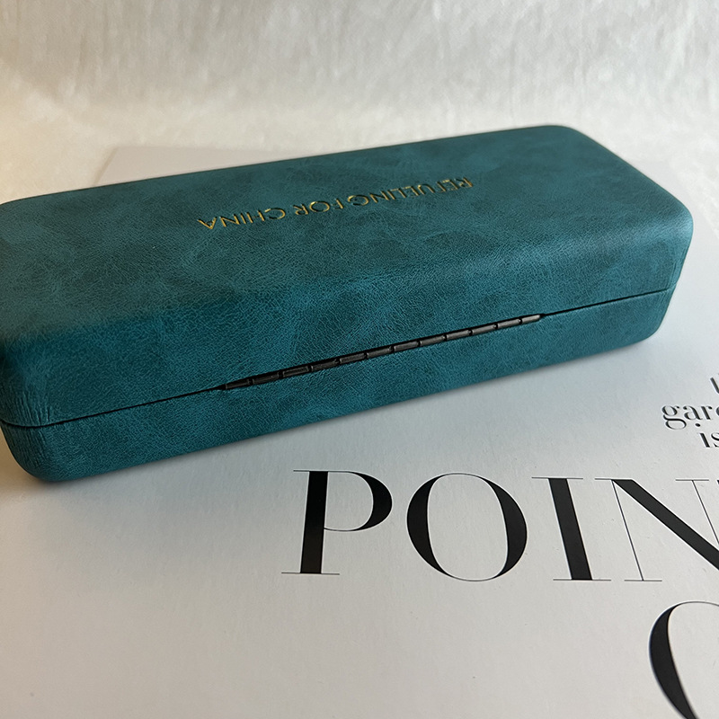 The 2025 new sheepskin glasses case, high-end large-frame glasses, plain glasses and myopia glasses case can be customized with LOGO printing Application Scenario