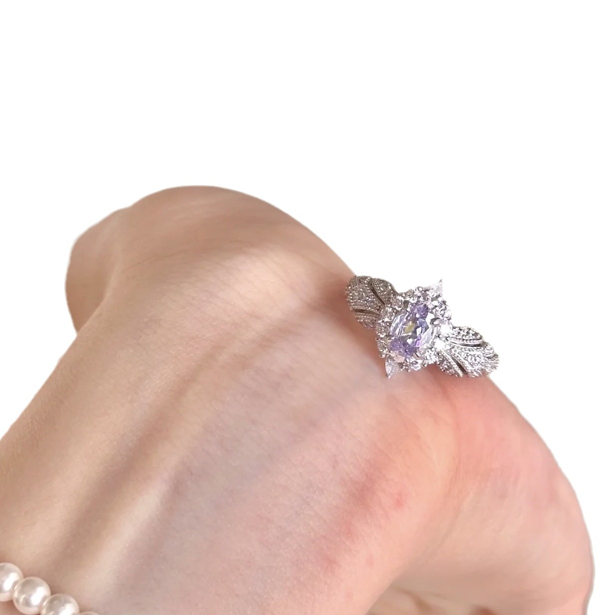 Lujo ligero sentido alto temperamento super flash lila anillo de circón moda diseño de nicho apertura ajustable anillo de mujer Item Picture