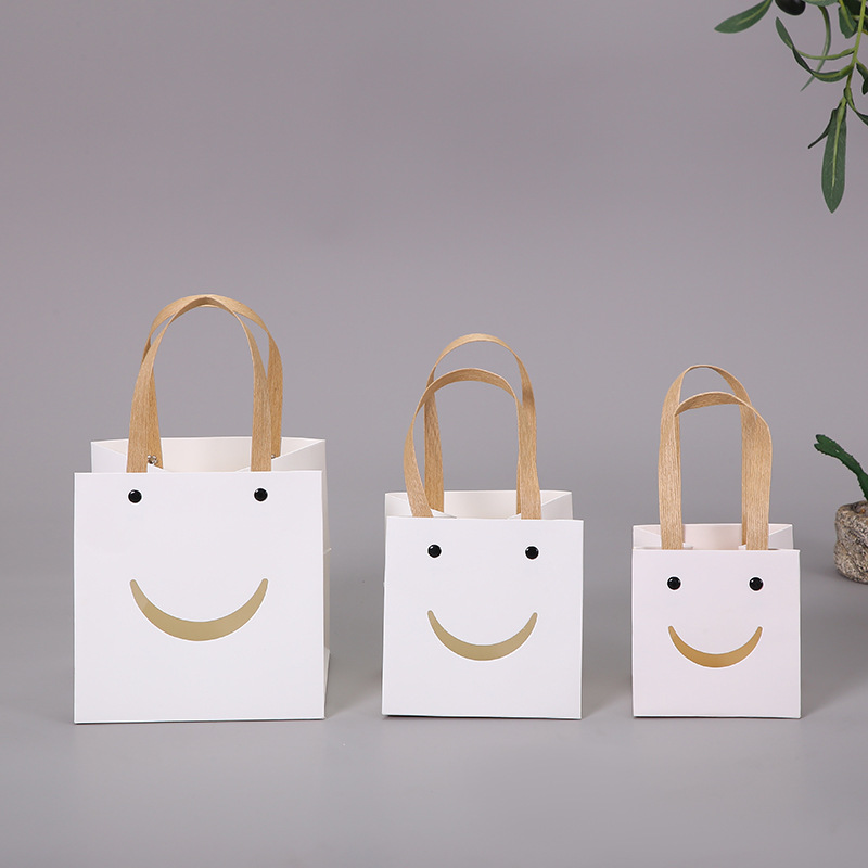 The New Kraft Paper Bag Wholesale Creative Design Smiley Face Tote Bag Go Out Jewelry Storage Convenient Packaging Box details Picture