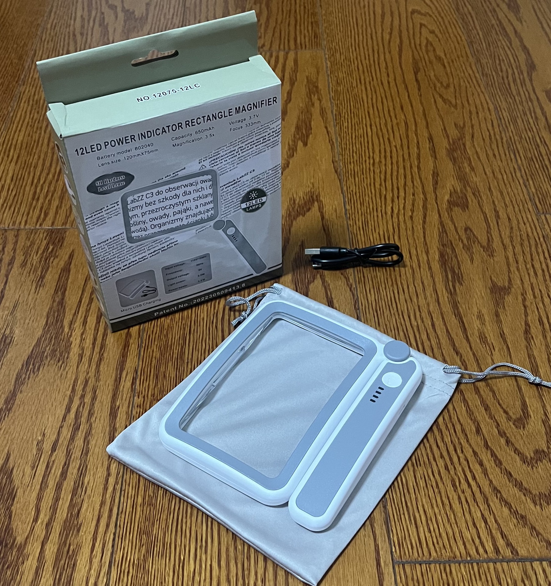 New handheld charging foldable glass with battery level display and 12 LED lights for the elderly to read square magnifying glass Item Picture
