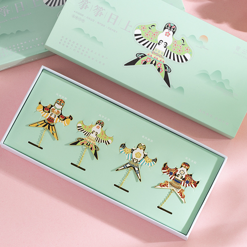 "Zheng Zheng Ri Shang Metal Bookmark Chinese-style Gift Box Cultural and Creative gift, creative student presents to Teacher on Teachers' Day.