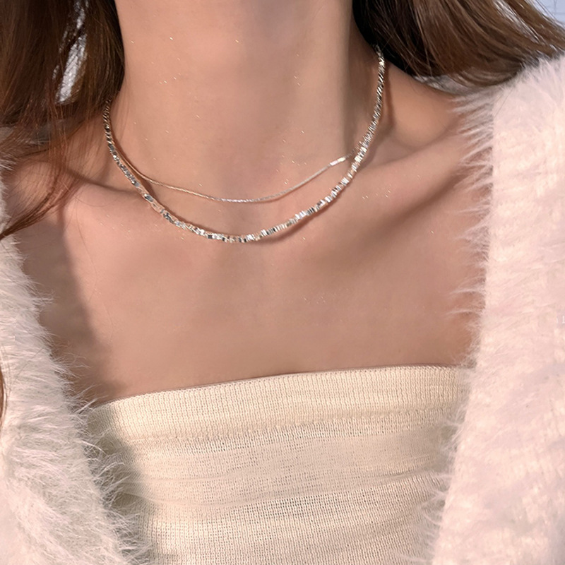Geometric silver-shaped square heart-shaped necklace, a niche design of light luxury irregular collarbone chain, a trend of layered necklaces details Picture