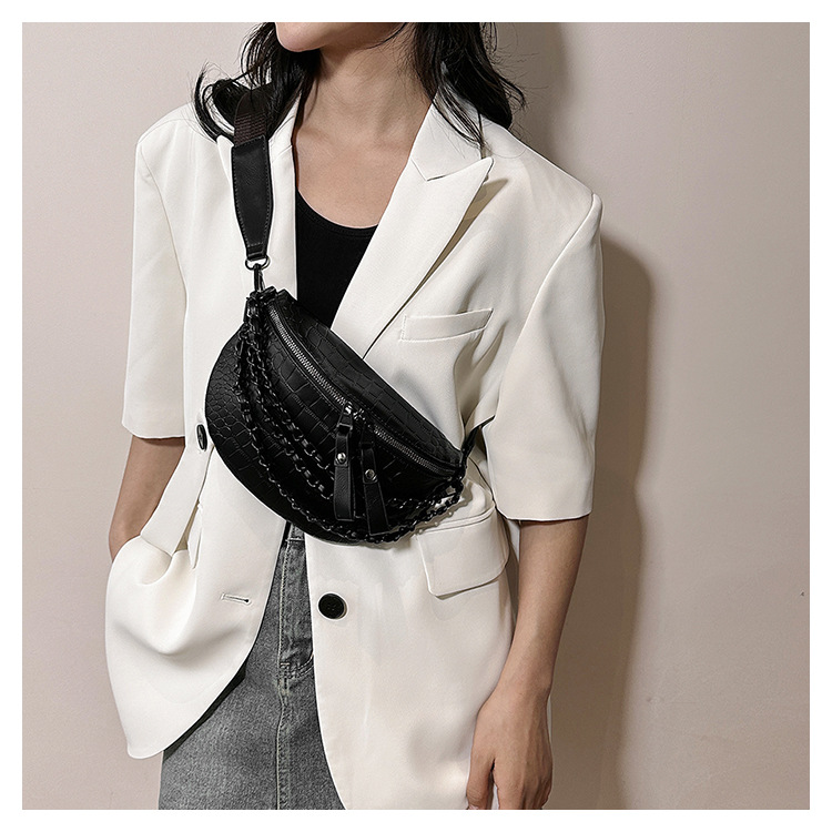 Super Hot Chest Bag 2023 New Korean-style fashionable and stylish chain women's waist bag with wide shoulder strap for dancing Application Scenario