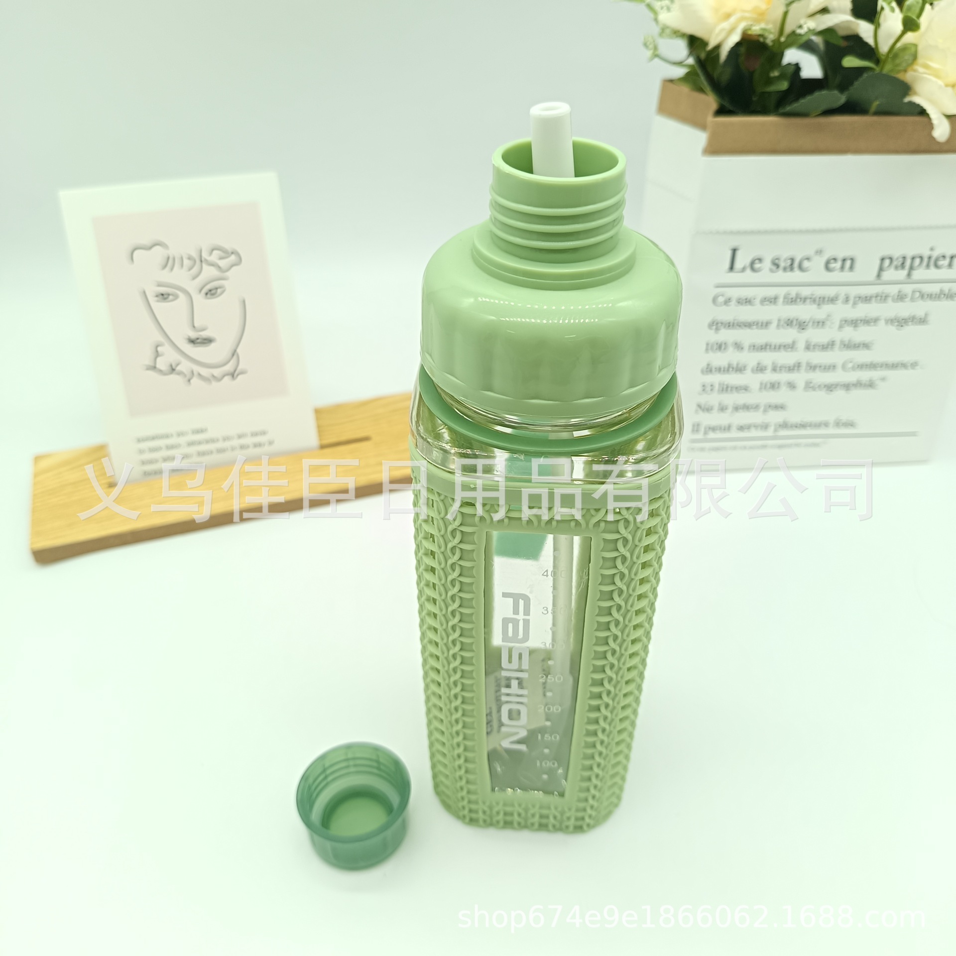 Amazon's best-selling sports water bottles, summer large-capacity straw cups, hand-screwed lid direct drinking cups, dual-purpose cups, and space cups Application Scenario
