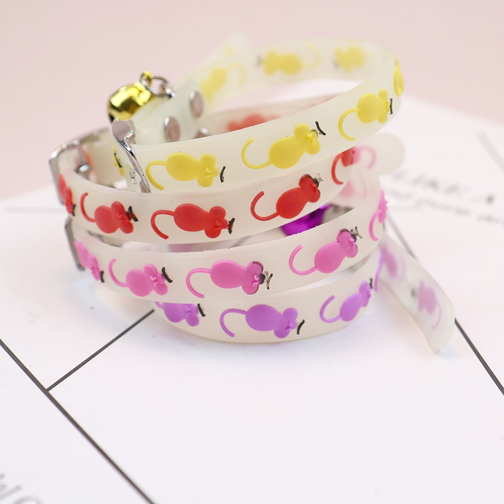 Pet silicone luminous bell collar for cats and dogs to prevent them from getting lost at night, luminous collar, light-absorbing neck collar accessory Specification image
