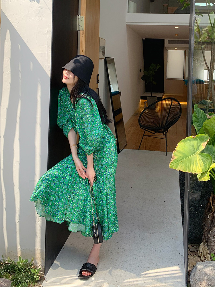 Sanya travel clothes, beach skirts, super fairy-like seaside vacation skirts, Korean slimming one-piece printed fishtail long skirts Application Scenario