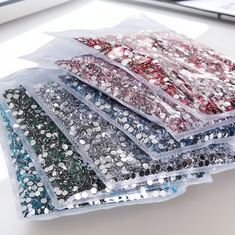 Cross-border best-selling resin round flat-bottomed diamond phone cases, violent bear decorative accessories and auxiliary materials wholesale resin silver base diamond