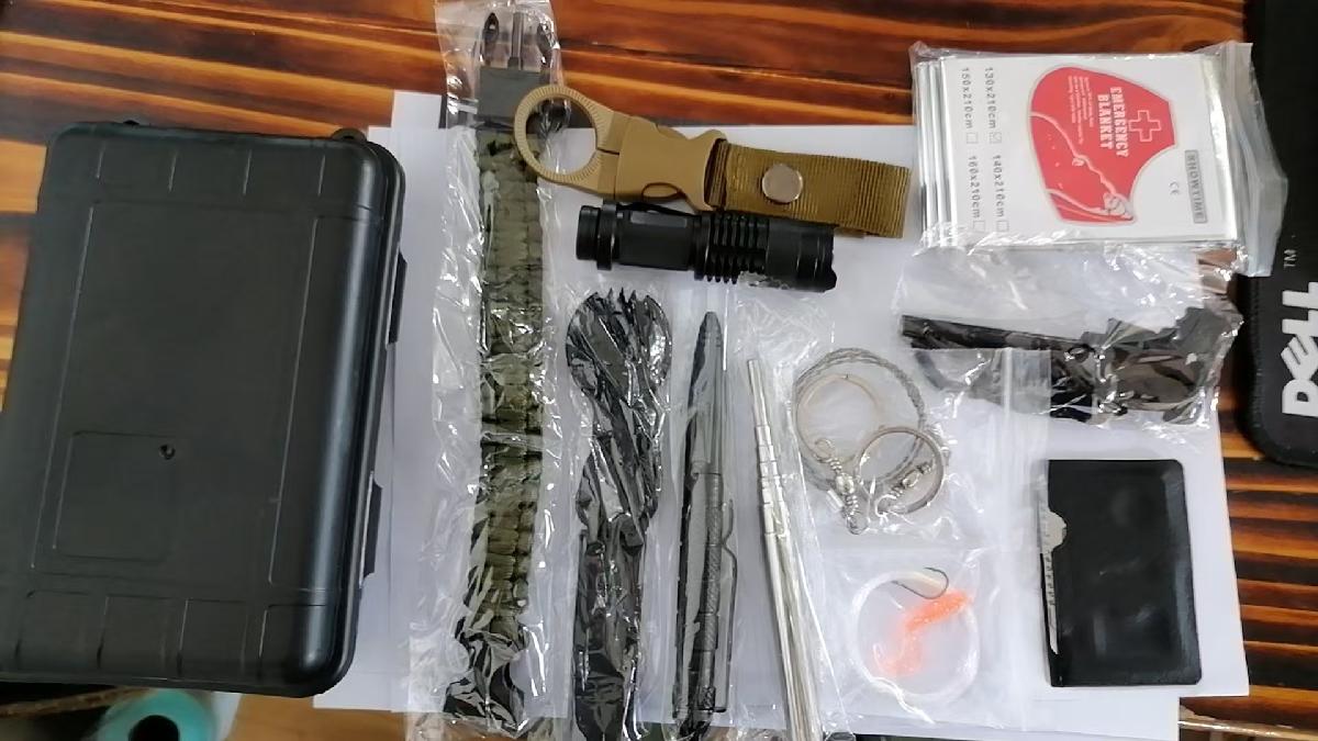 随身车载户外野外求生装备露营户外多功能防身急救盒应急工具包详情4