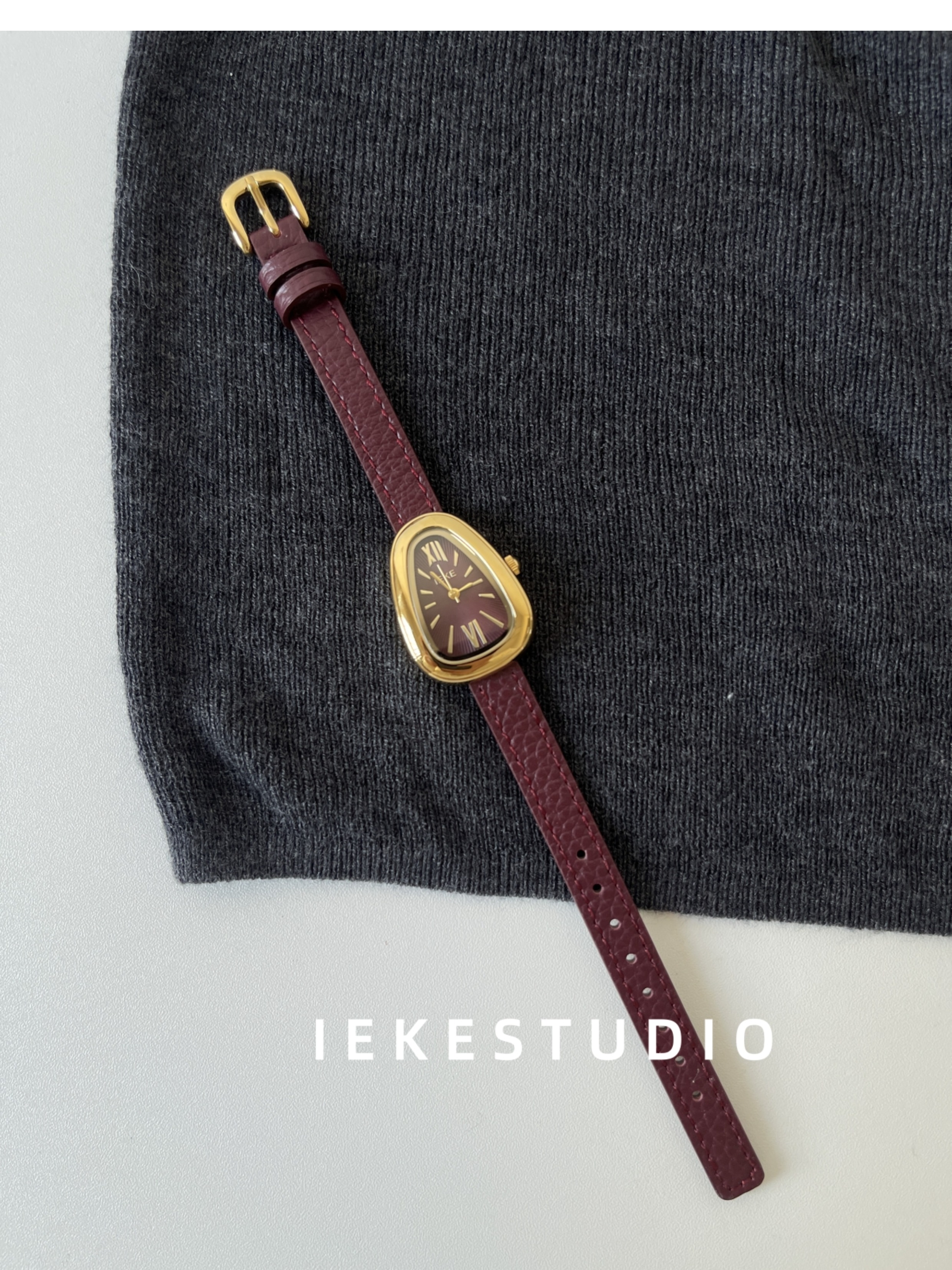 IEKE 中古风高级感时尚气质女士手表时髦复古vintage精致石英表详情29