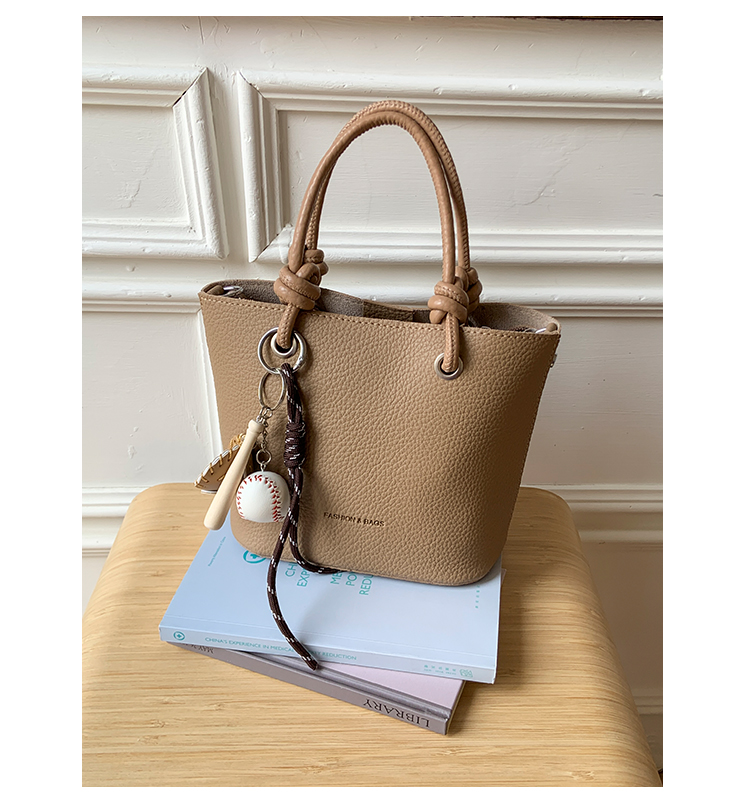 红色手提包上班杂物小拎包女夏2025新款小众设计斜挎包通勤水桶包详情19