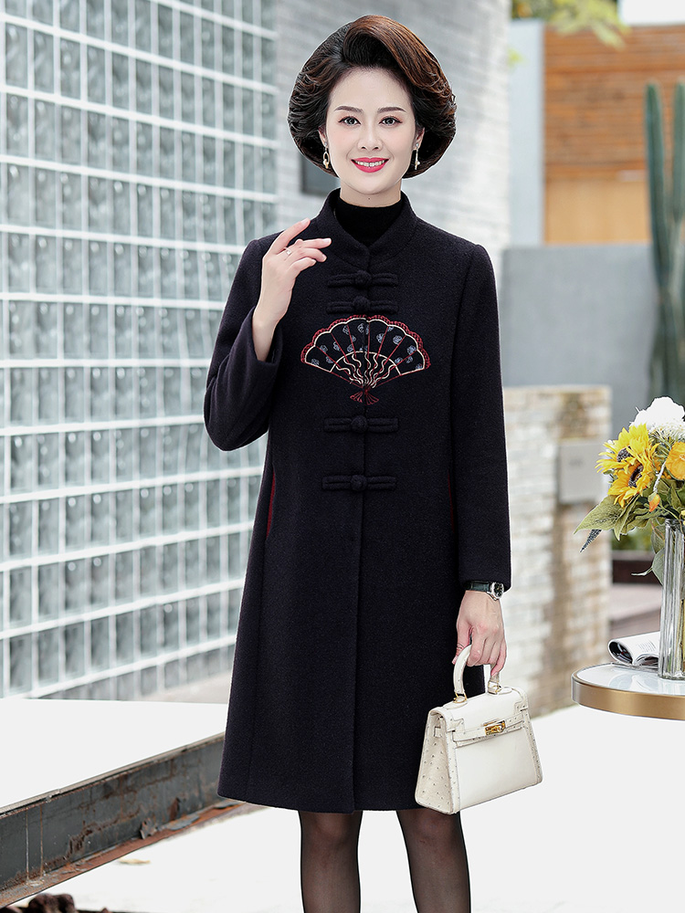 Middle-aged and elderly women's winter woolen coat, mid-length Chinese-style button-up, noble mother's spring and autumn woolen overcoat Application Scenario