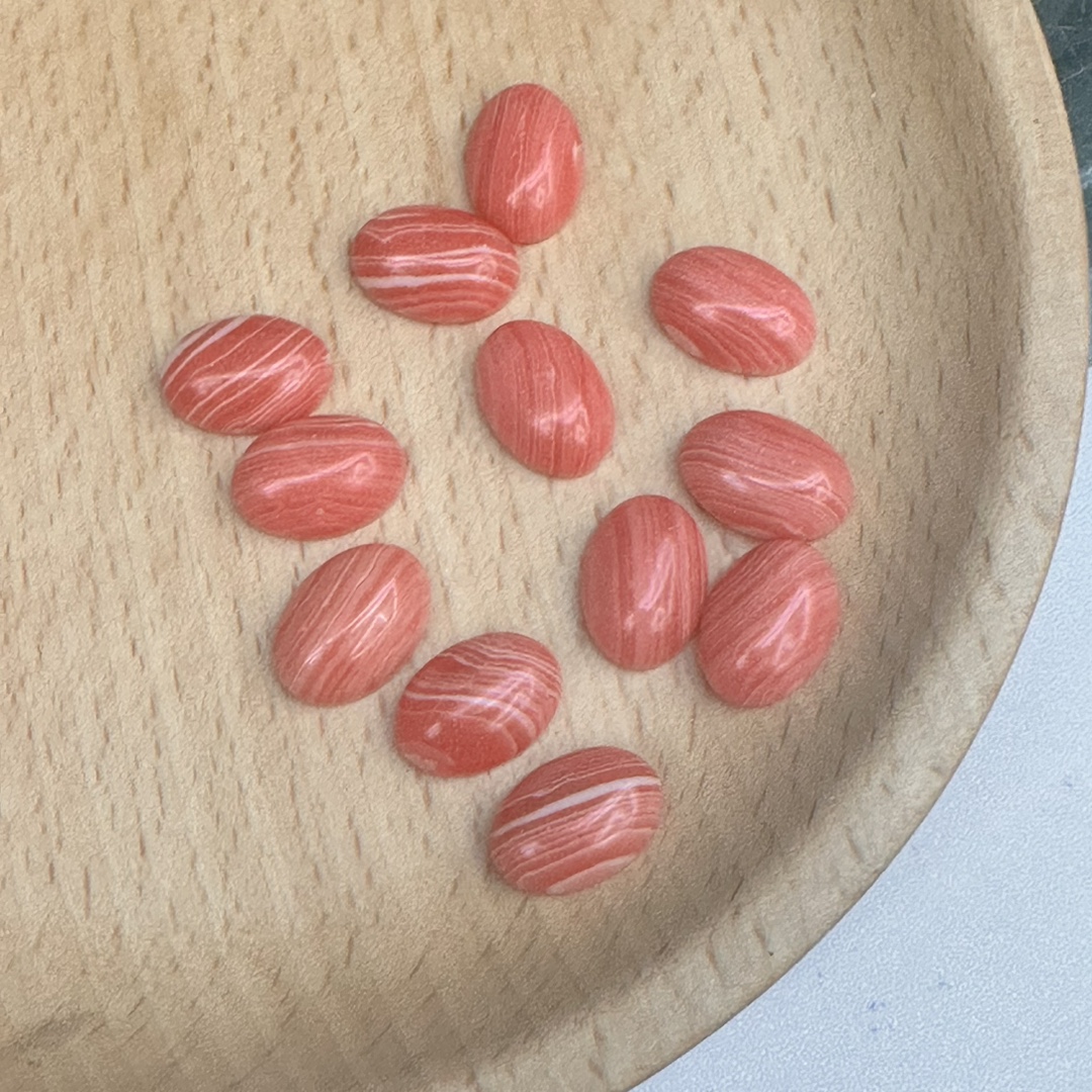 The manufacturer is selling a new type of synthetic red-patterned pine nut shaped ring face, European and American fashionable crystal bare stone accessories wholesale loose beads Application Scenario