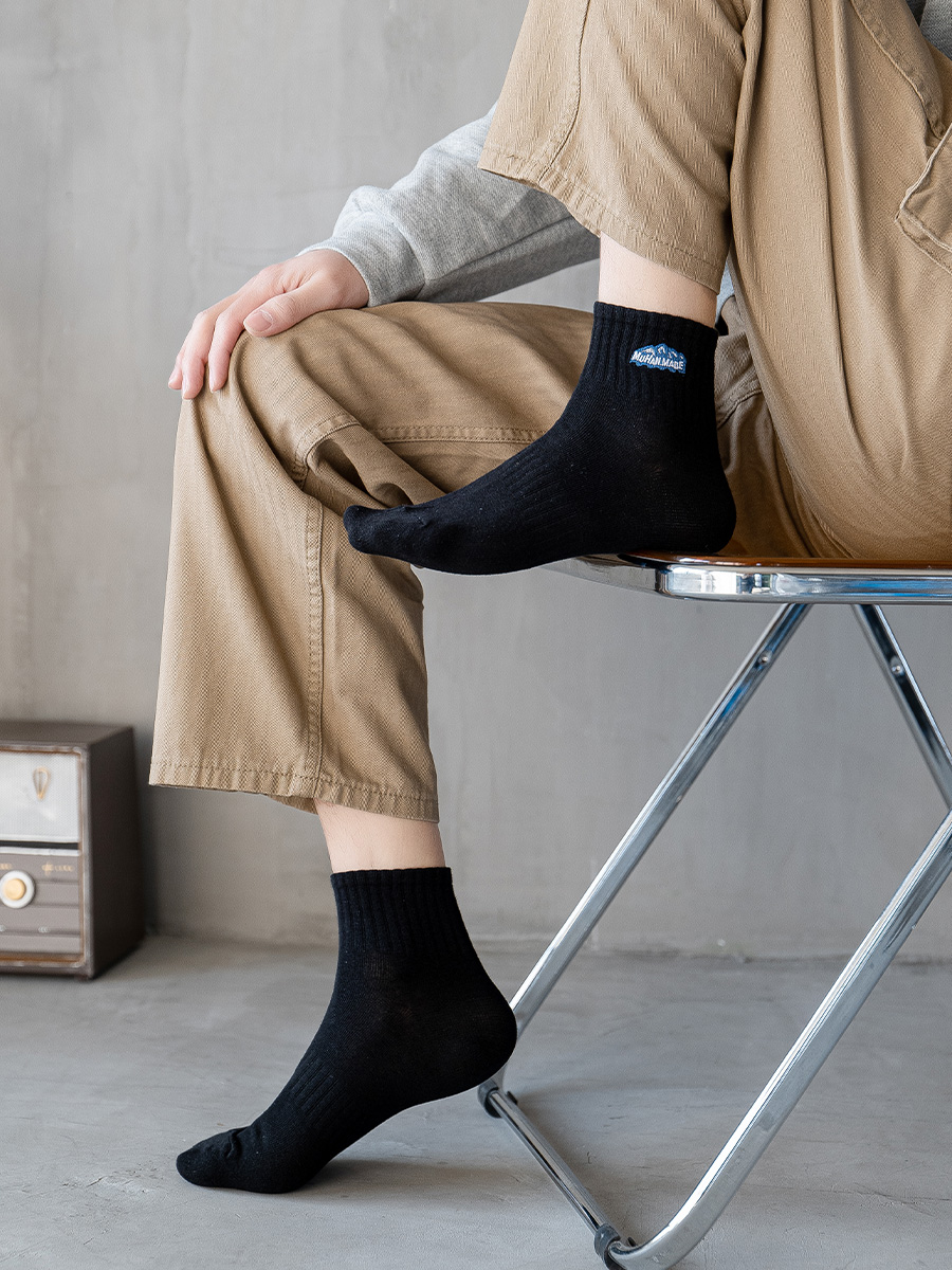 白色袜子女中白底实物图