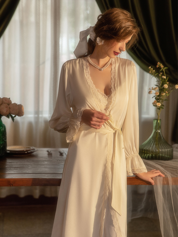 Tonight, what night is it? Sexy pajamas for women, summer ice silk lace halter sleeping skirts, chest cushions, home wear, bathrobes, spring and autumn Application Scenario