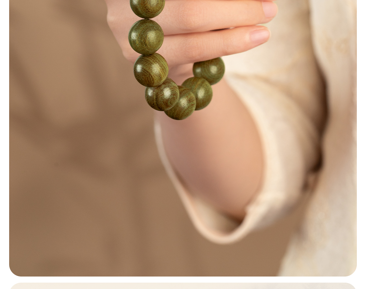Natural green sandalwood bracelet for men, agarwood old mountain sandalwood Buddhist prayer beads bracelet for men and women, collectible and playable pic 5