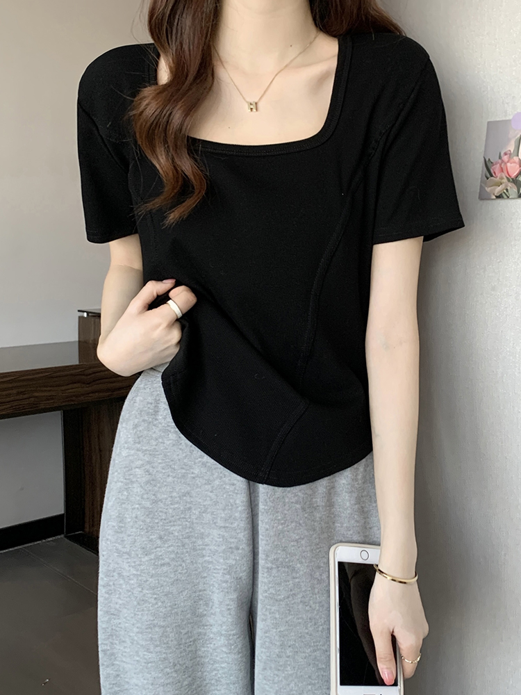 The new plus-size women's spring and summer collection features a sweet and spicy shoulder-length, slimming short-sleeved T-shirt with a unique design sense. It's a versatile top for chubby girls Item Picture