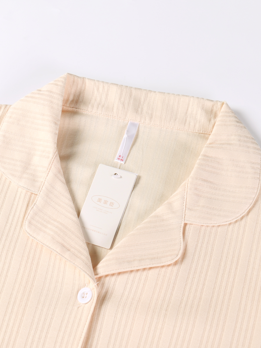 The 2022 new spring and autumn collection of pure cotton long-sleeved cardigan with a lapel can be worn outside as a high-end home wear set Application Scenario