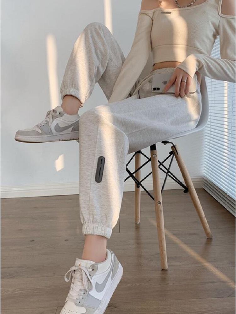 The design sense of the 2022 spring and autumn new style casual tight-fitting sweatpants in Korean grey petite sportswear pants for women in summer is slim Specification image