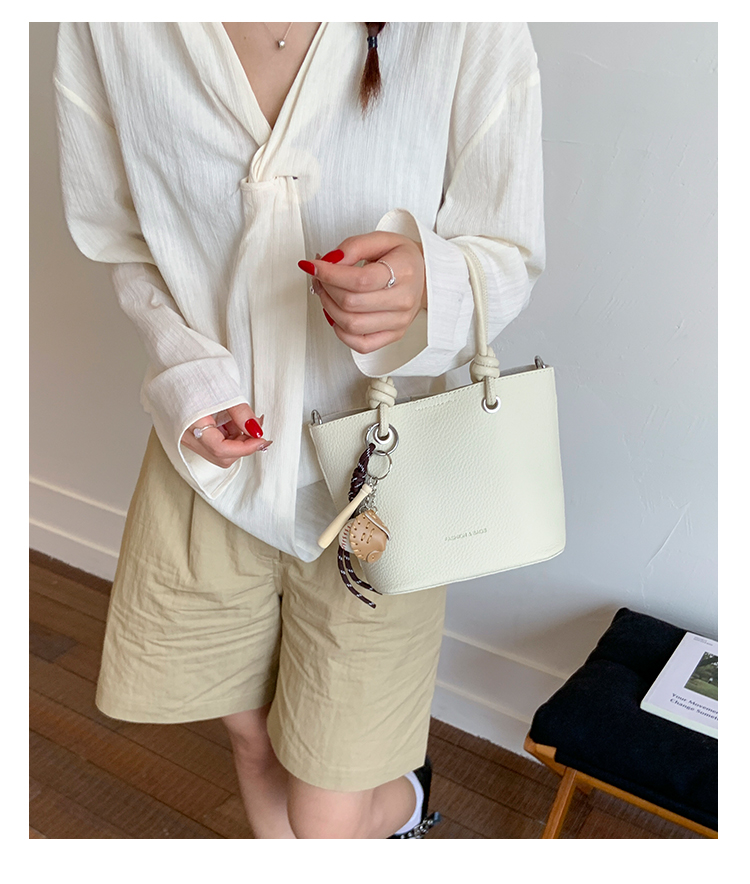 红色手提包上班杂物小拎包女夏2025新款小众设计斜挎包通勤水桶包详情9