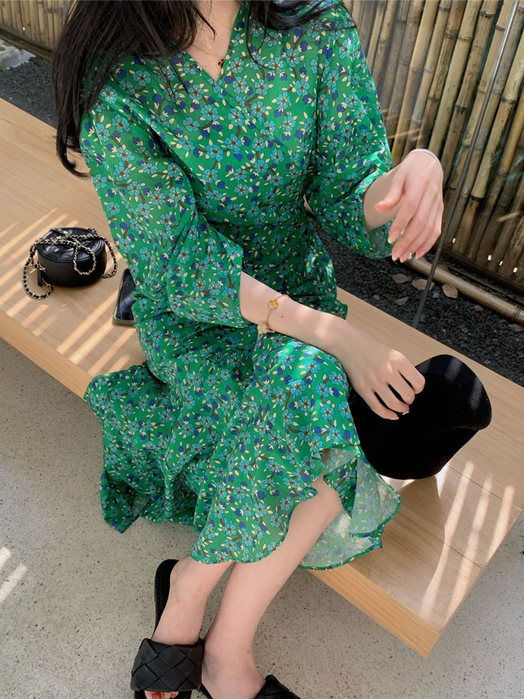 Sanya travel clothes, beach skirts, super fairy-like seaside vacation skirts, Korean slimming one-piece printed fishtail long skirts details Picture