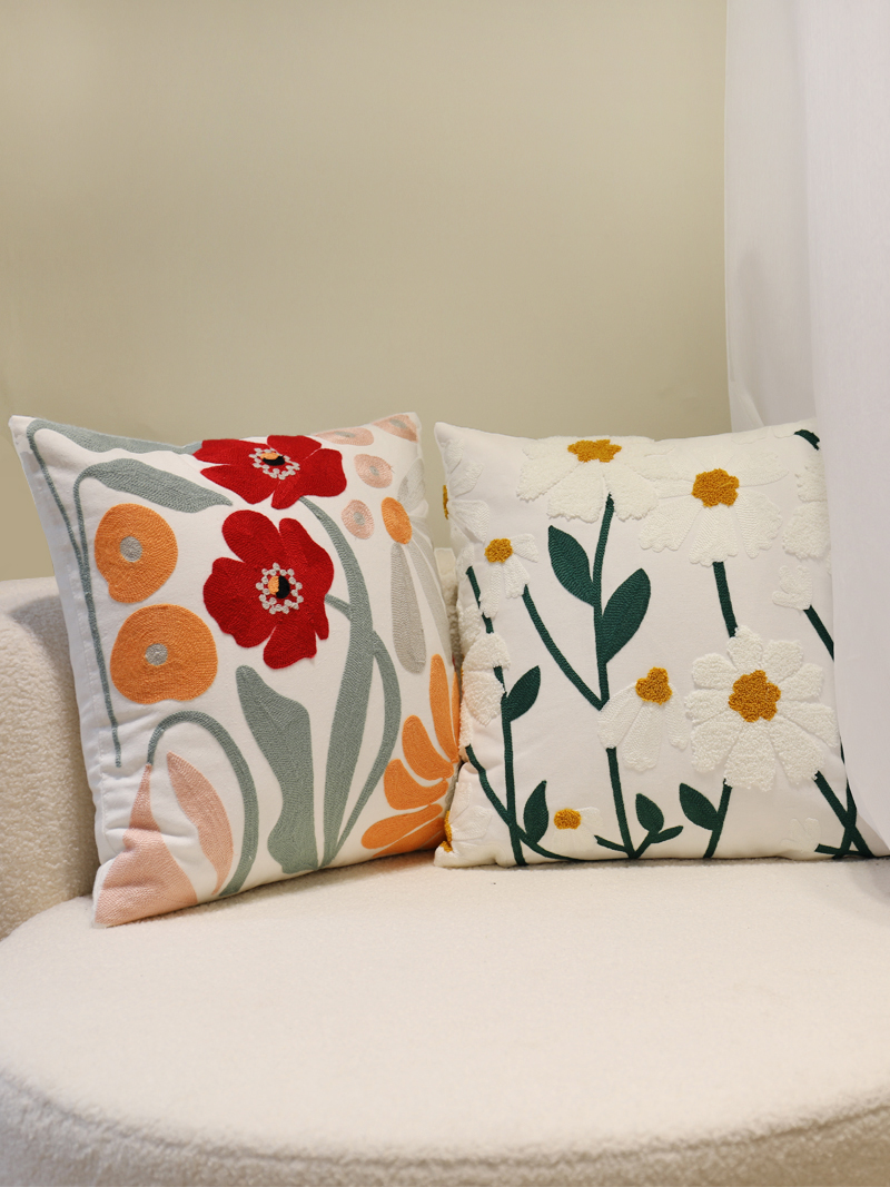 The living room features a simple sofa cushion, modern soft furnishings, a fresh and delicate embroidered throw pillow, and square all-cotton flower-shaped cushions Specification image