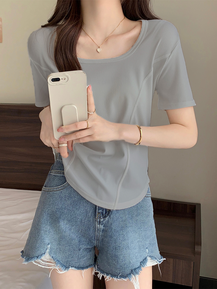 The new plus-size women's spring and summer collection features a sweet and spicy shoulder-length, slimming short-sleeved T-shirt with a unique design sense. It's a versatile top for chubby girls details Picture
