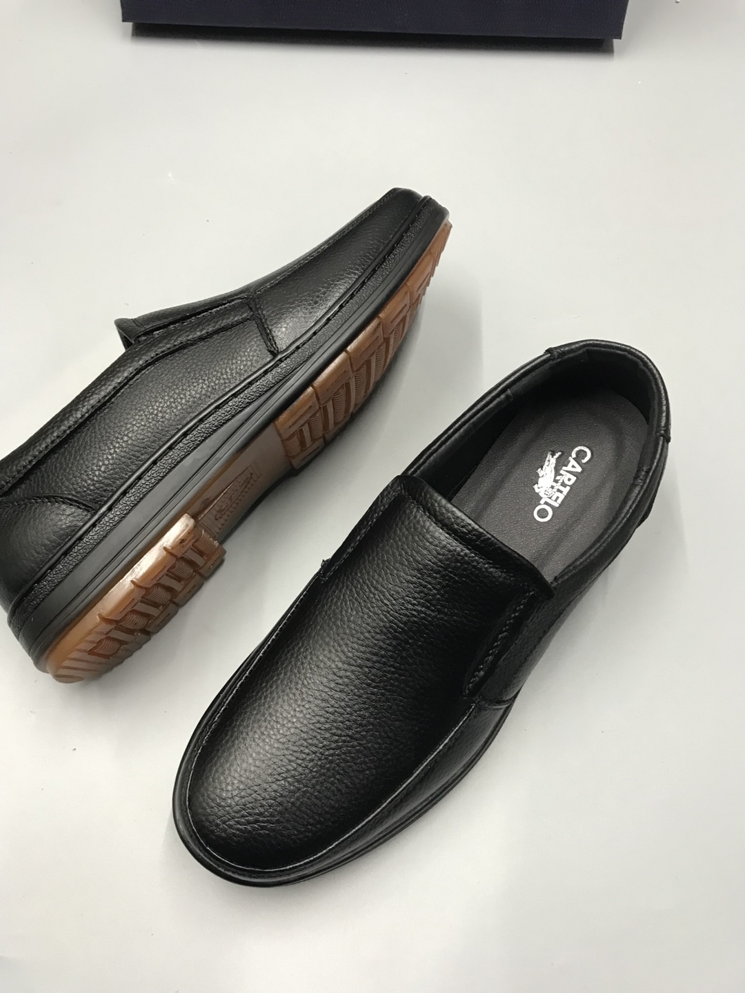 The new genuine leather thick-soled high-end casual leather shoes for men's single shoes are breathable, soft-soled, simple and comfortable to wear with one foot, and versatile Application Scenario