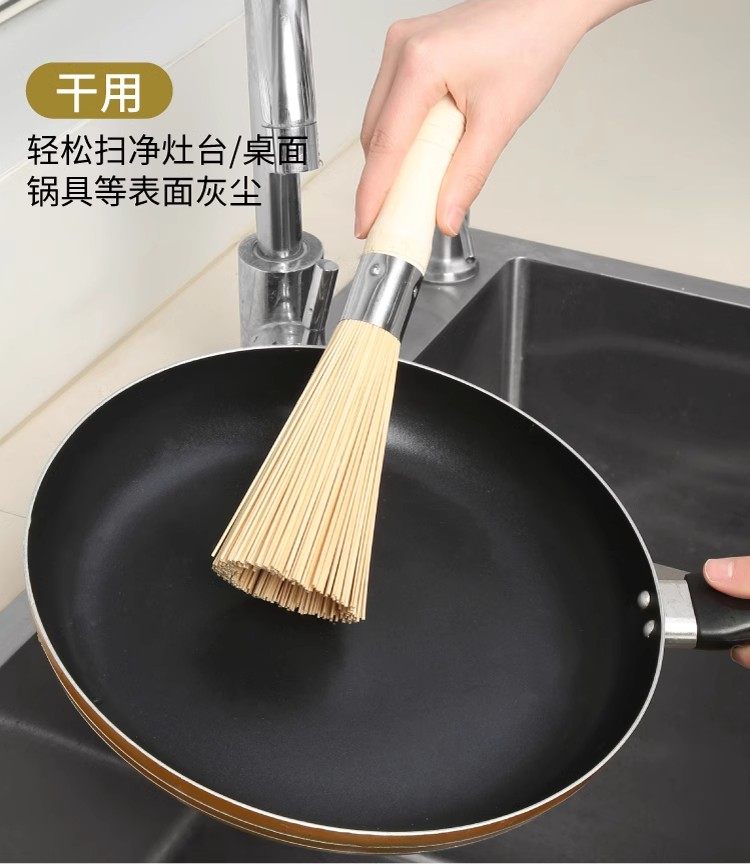 The old-fashioned bamboo pot brush with a solid wood handle is a kitchen household utensil for washing POTS and dishes. It is a bamboo brush for washing POTS and dishes and a cleaning brush pic 3