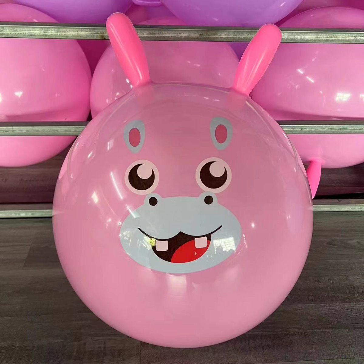 厂家直销 新款彩色兔子耳朵猫儿耳朵羊角球儿童充气跳跳球