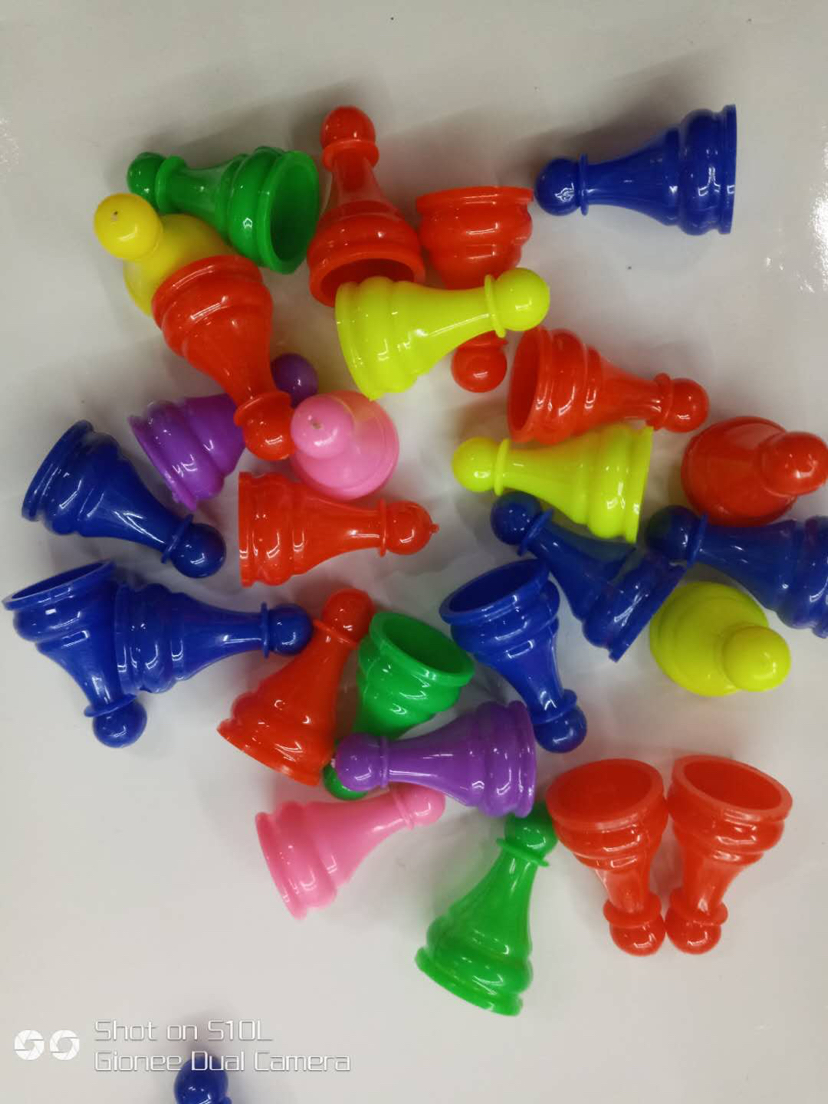 各种各样塑料棋子游戏类丶玩具类配件价格面议