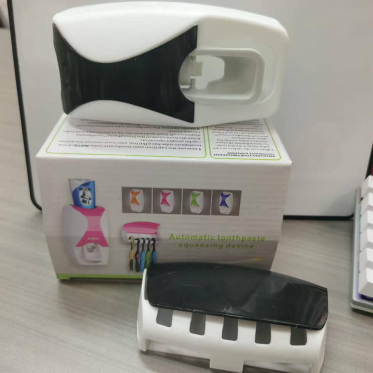 Toothpaste dispenser, toothpaste storage rack, squeezing device, facial cleanser without punching holes, household wall-mounted clip, toothpaste holder Application Scenario