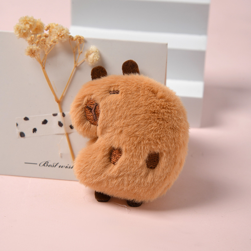 Kapibala plush brooch Cute Japanese students Muppet pin clothing bag decorative pendant trend Specification drawing