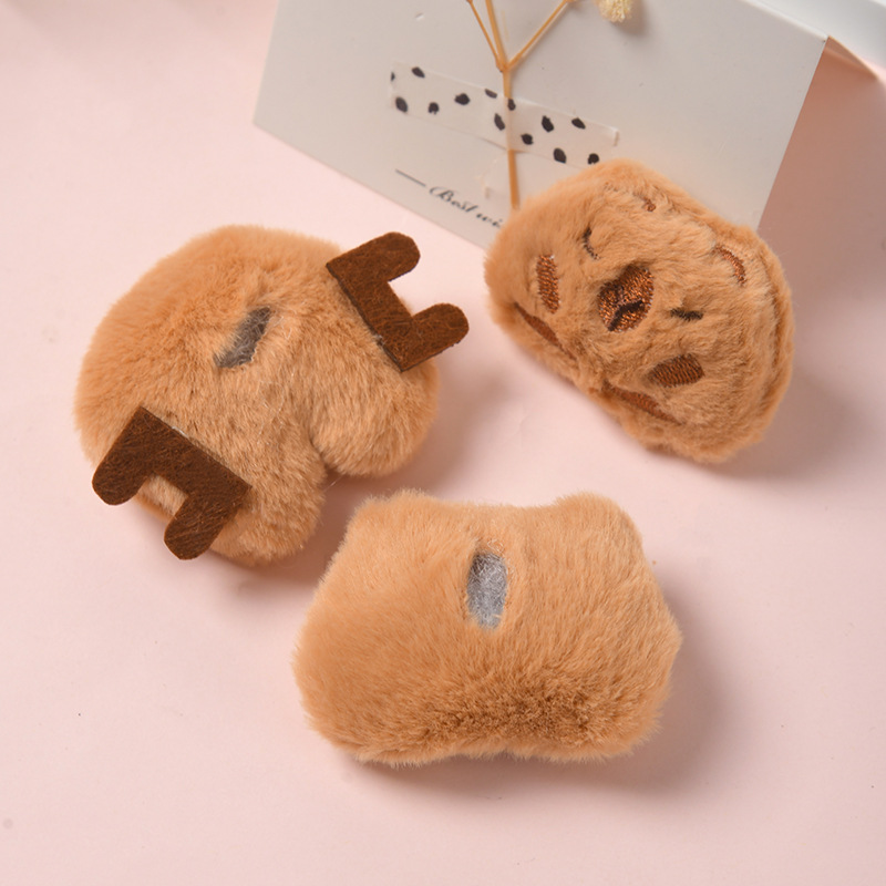 Kapibala plush brooch Cute Japanese students Muppet pin clothing bag decorative pendant trend details Picture