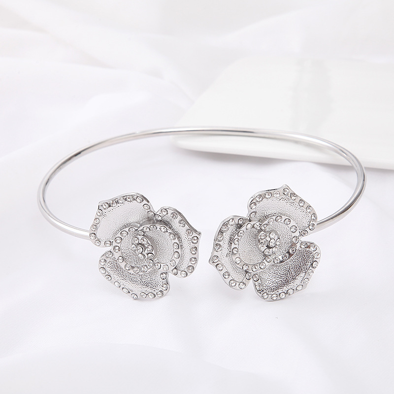 随意造型夏季新款简约窗帘绑带金属线圈花朵镶钻窗帘扣免打孔绑带