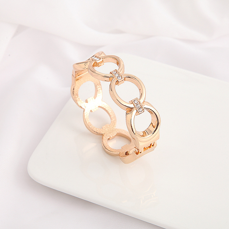 热销新款简约窗帘绑带金属镂空镶钻弹簧窗帘扣免打孔窗帘夹批发