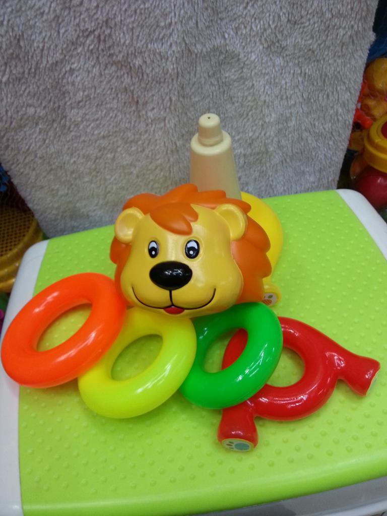 Net bag lion rainbow ring children's toy Application Scenario
