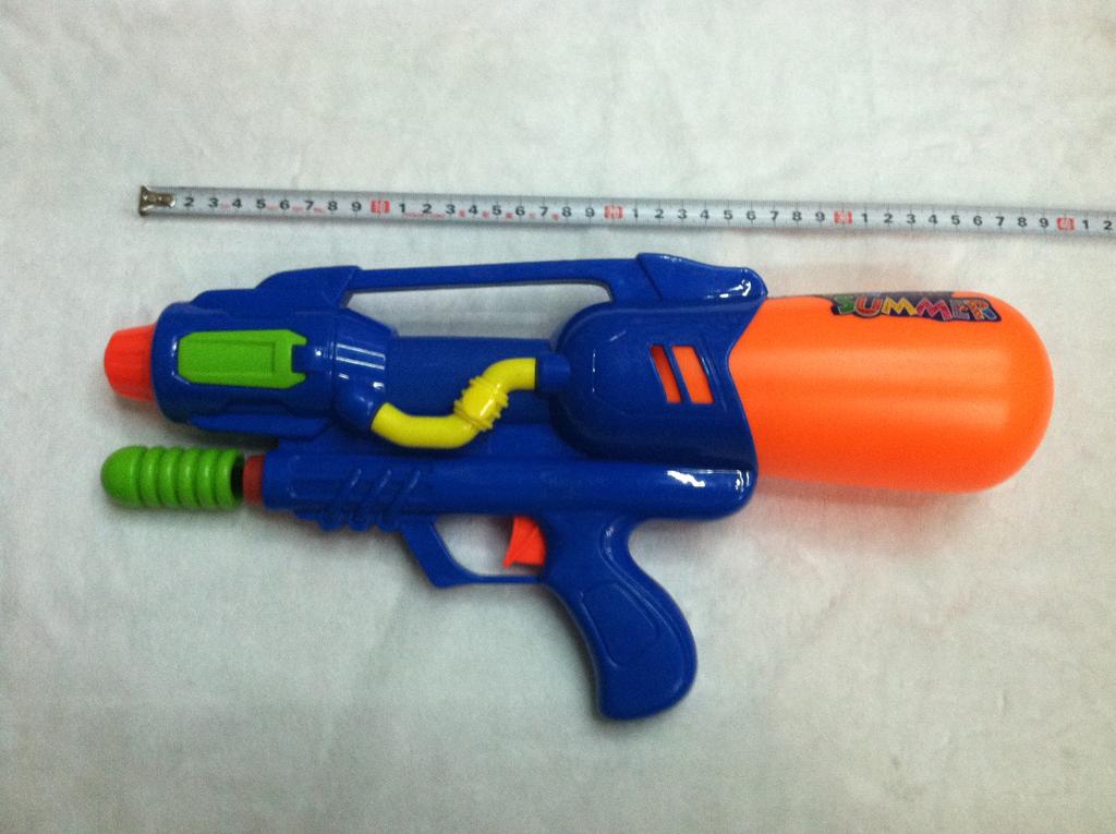 The 10002 water gun pressure water gun features a novel color mix and style details Picture