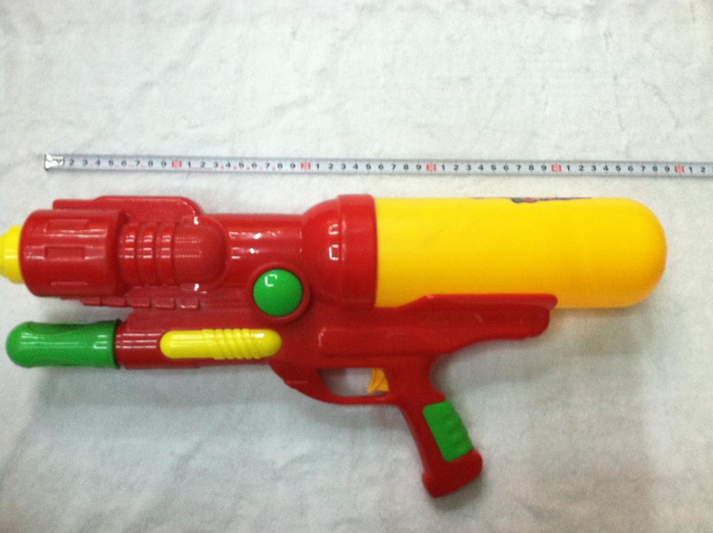 The 36000 water gun with dual nozzles and pressure water gun features a novel style with mixed colors details Picture