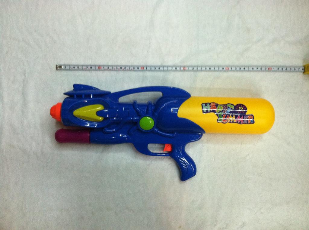 The 11004 water gun brand pressure water gun has a long range and can be mixed in color full figure