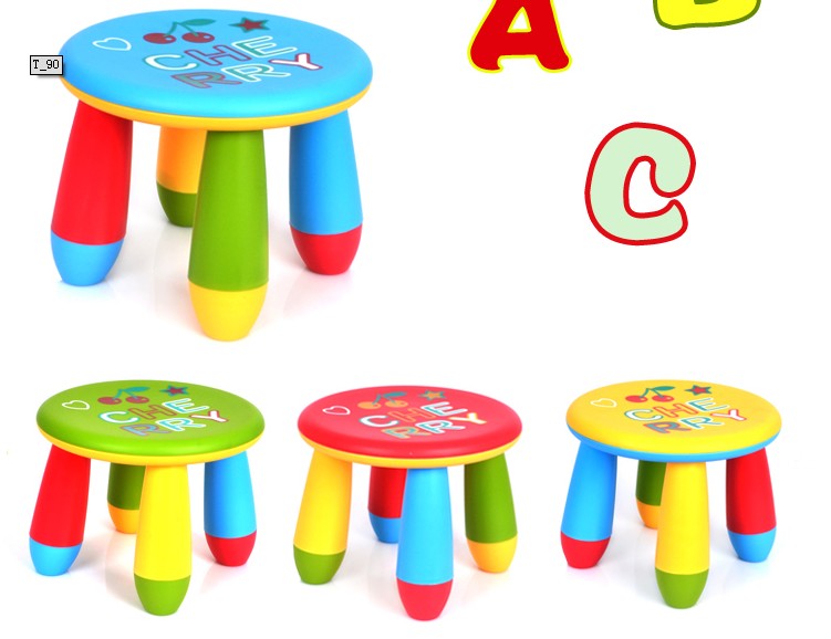 塑料桌椅实物图