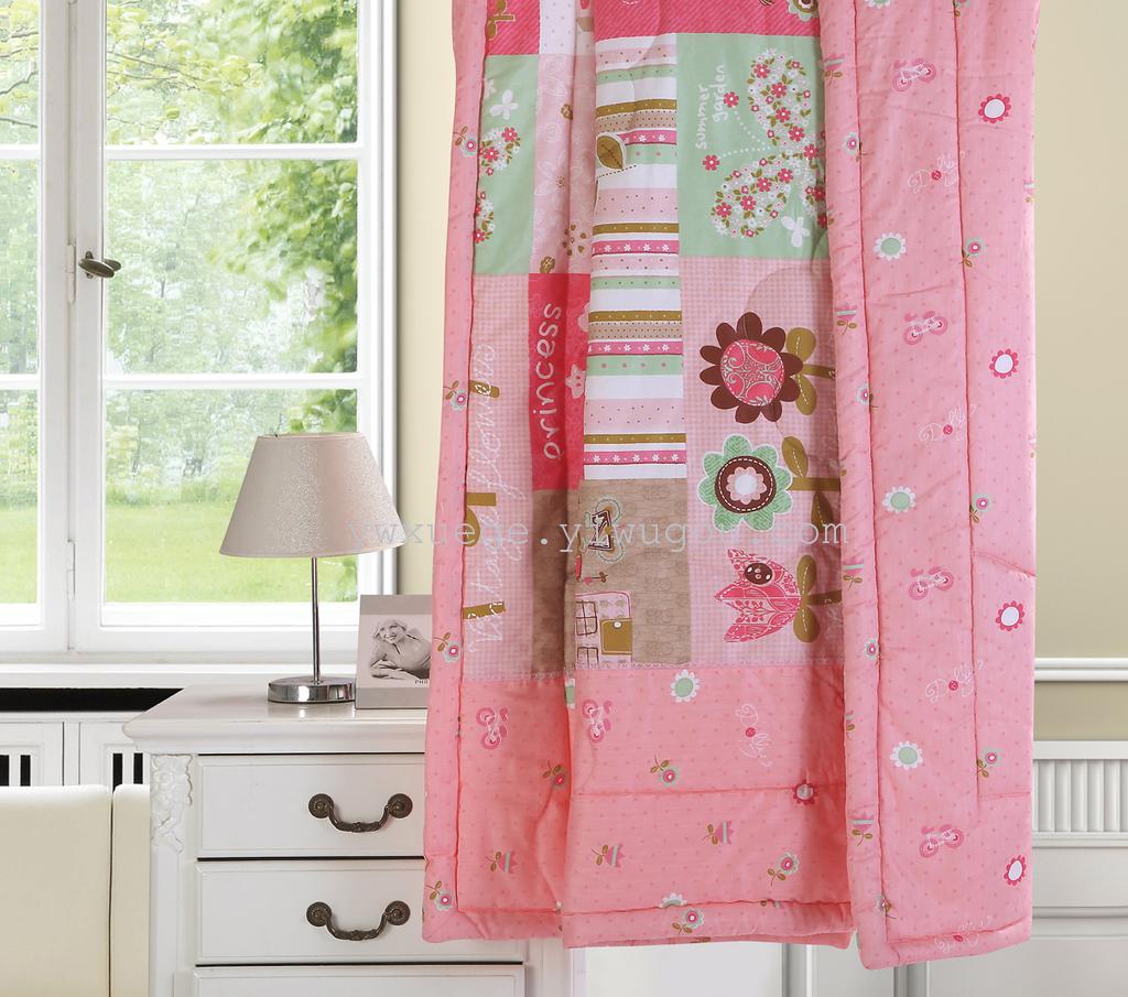 Xuege Home Textiles' summer quilts are selling well. Summer quilts made of all-cotton are on sale at super low prices. Quality guaranteed. A comfortable choice - pink memories