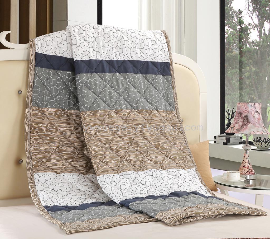 Xuege Home Textile Summer quilts are selling well. Summer quilts with diamond fleece are on sale at super low prices. Quality guaranteed. Comfortable choice - simple style