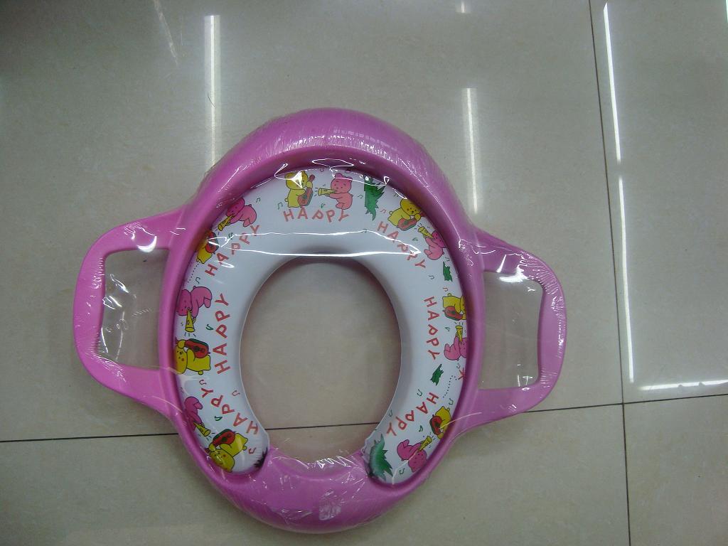 Enlarged children's toilet seat cover with handle