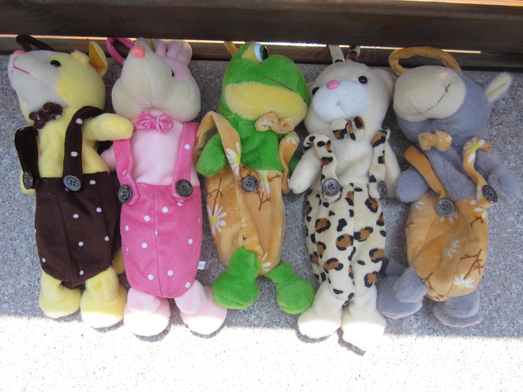 Plush pen case, student stationery pen case, shoulder strap pen case full figure