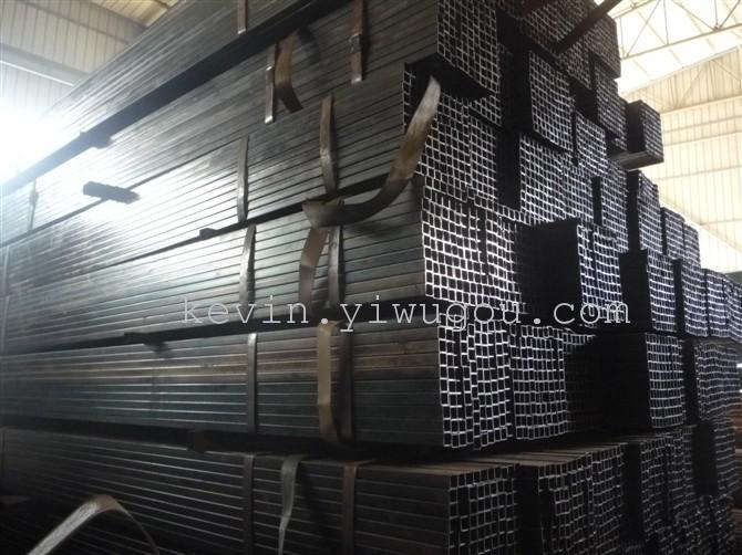 The manufacturer produces various square tubes, square steel pipes, black annealed square tubes, which are exported to Africa and have a fixed length of 5.8 meters
