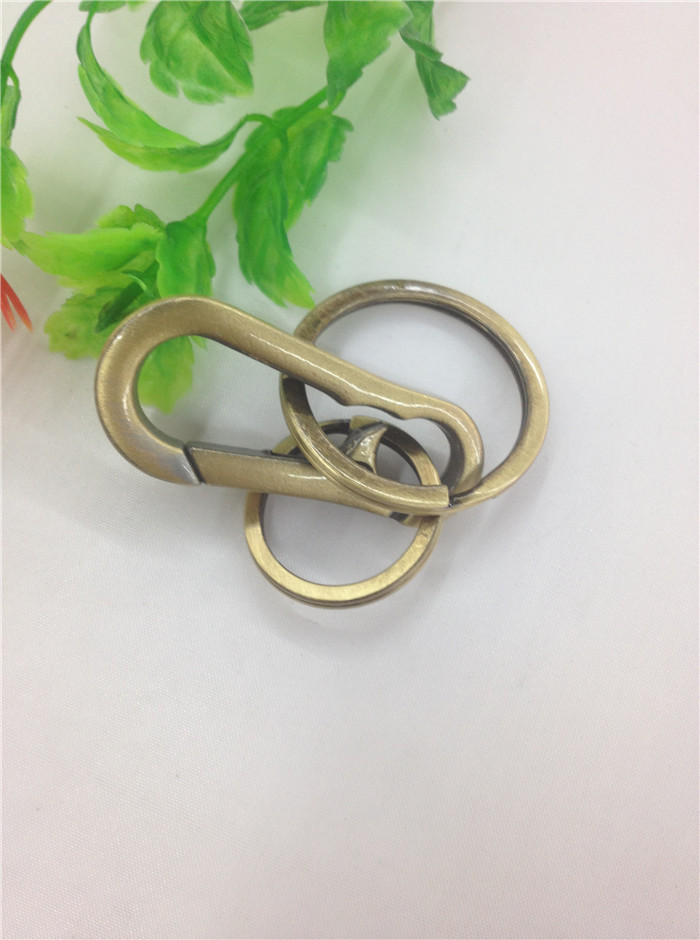 Xinmeida 816 Double-ring Retro Keychain, antique keychain for Men, Adult lock keychain, car key Application Scenario