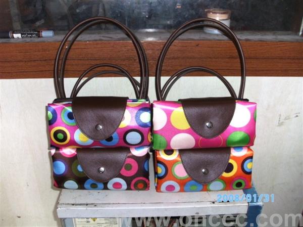 Satin shopping bags thumbnail