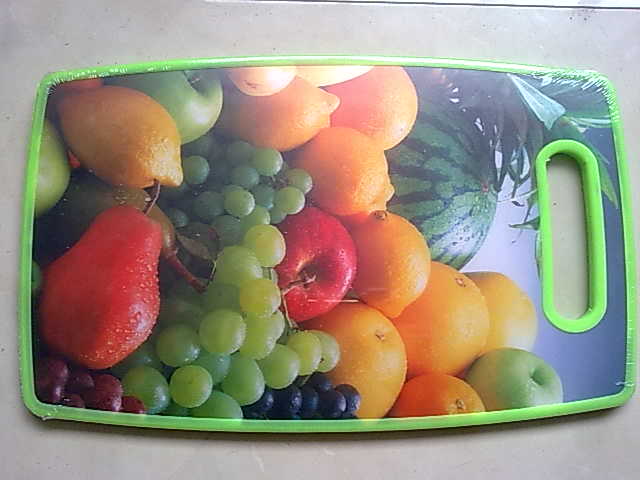 The double-sided bamboo cutting board is made of plastic on one side and bamboo on the other details Picture