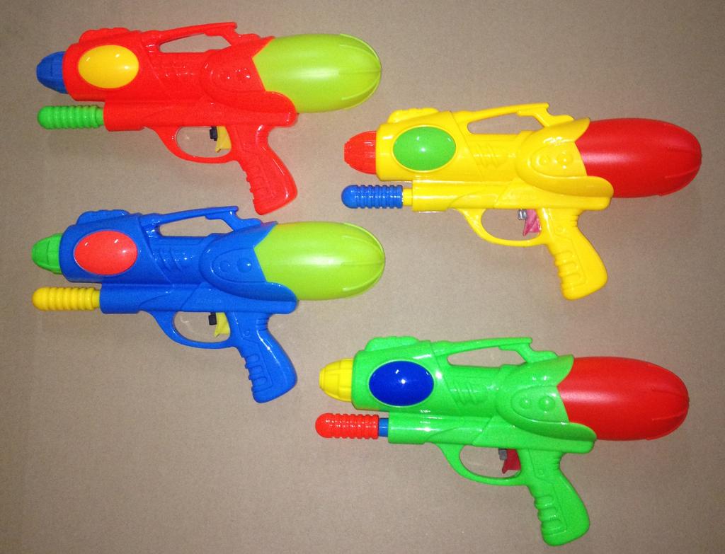 The 8136 water gun inflating water gun has a water capacity of 250ML details Picture