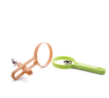 Factory direct sales of kitchenware: 2-piece set of fruit peelers that don't hurt hands, fruit pulp removers, and fruit pulp picks Application Scenario
